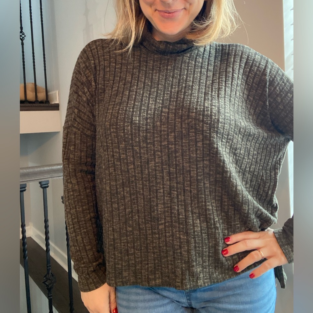 American Eagle Olive Green Ribbed Turtleneck Crop Top Lightweight Sweater L